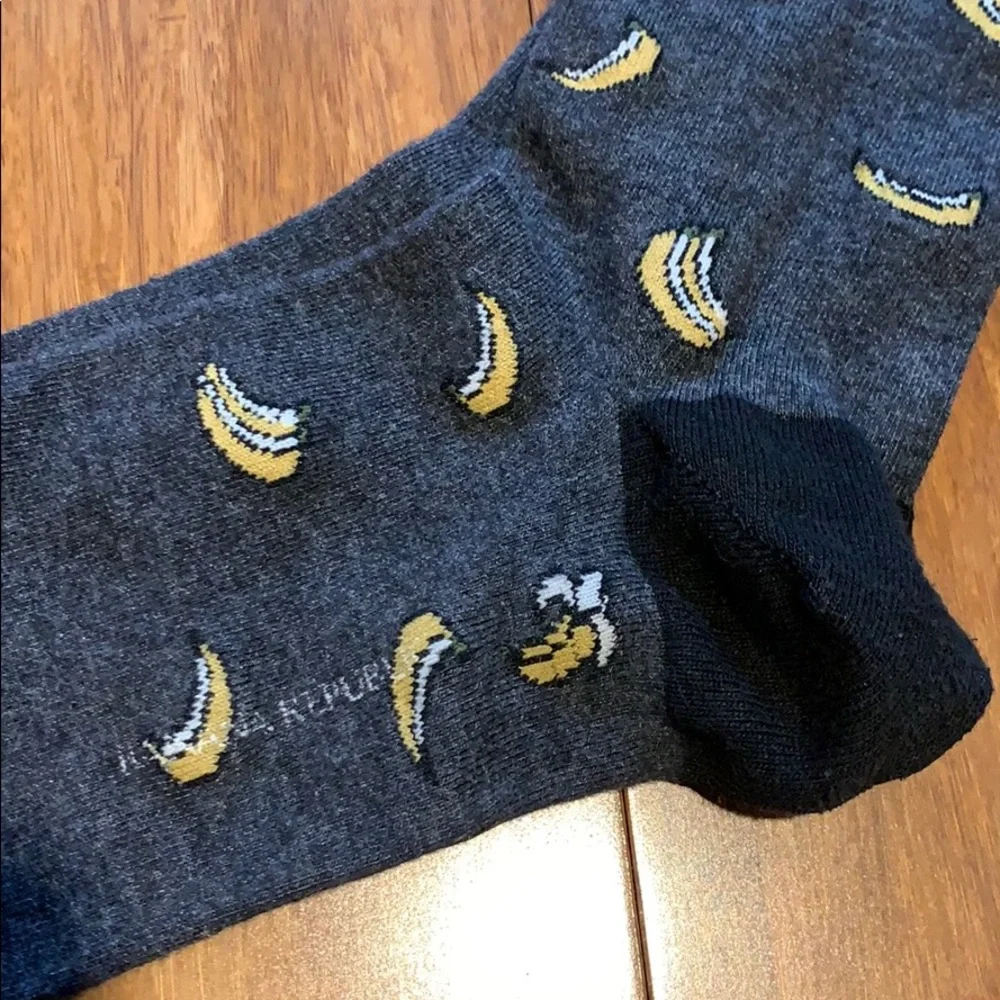 Two pairs of men’s Banana Republic socks